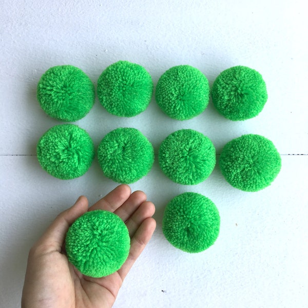 Pompón de hilo verde hierba: decoración bohemia de 2 pulgadas para fiestas
