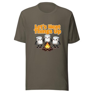 Låt oss hetta upp saker camping grafisk t-shirt, rolig lägereld marshmallow t-shirt, vuxen humor t-shirt, swinger livsstilskläder