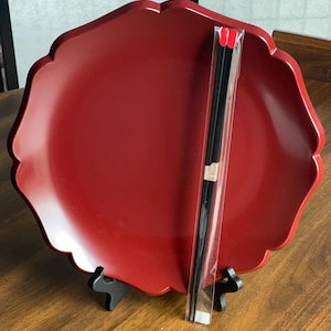 Japanese Kaze-ya Large Red Plate with Black Chopsticks – Urushi Art