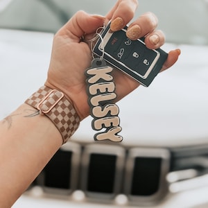 Llavero personalizado, regalo para mamá, regalo para maestra, regalo para compañera de trabajo, regalo para hermana, amiga mamá, llavero personalizado, nombre con letra de burbuja