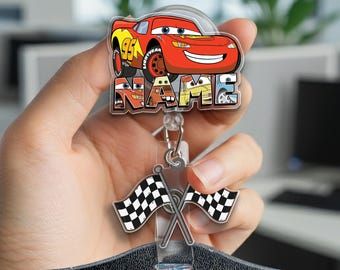 Porta credencial retráctil de Rayo McQueen, Cars, Luigi, Doc Hudson, Sally Carrera, clip holográfico, regalo para enfermera SL1F01