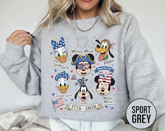Sudadera Disney Mickey y sus amigos 250 aniversario 4 de julio, Mickey Mouse patriótico, camiseta del Día de la Independencia con bandera de EE. UU. y fuegos artificiales SMUV08-SW