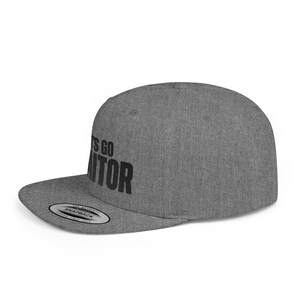 Gorra anti Trump personalizada, gorra de béisbol anti MAGA, ajustable con cierre a presión 8647, gorra FDT bordada - Gorra "Let's Go Traitor", bordado negro sobre fondo oscuro imagen 3
