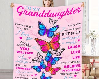 Manta con estampado de mariposas "Para mi nieta" con mensajes de ánimo y sueños.