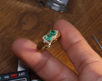 Anillo de esmeralda, piedra principal personalizada, anillo grabado a mano personalizado, anillo de oro macizo de 18 k, anillo de compromiso único, joyería diaria para regalo
