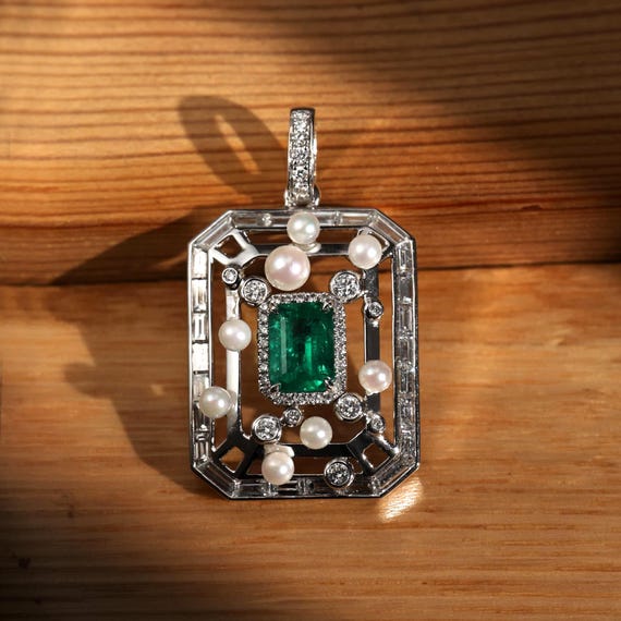 K18 天然石エメラルド ペンダントトップ 18金イエローゴールド pear