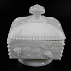 Vintage Westmoreland Covered Milk Glass Candy Trinket Dish #3134 Free Shipping
