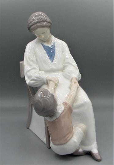 Vintage Bing and Grondahl (B&G #1642) Dickie's Mamma #3039 Free