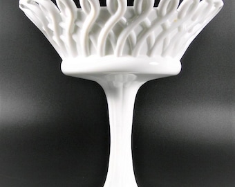 Vintage Lace Edged Milk Glass Pedestal Fruit Compote Bowl #3143 Free Ship