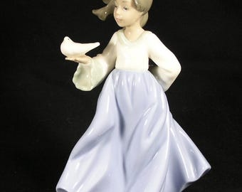 Nao by Lladro Girl with Dove/Bird 4286Figurine 1988 DAISA Handmade Spain #4286