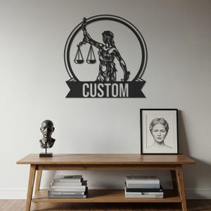 &quot;Gerechtigkeits-Metallwand-Kunst, &quot;&quot;Gerechtigkeits-Anwälte&quot;&quot;-Geschenk, Kanzlei-Dekor, Rechtswaage-Metallschild, personalisierter rechtsfähiger Ehemann-Wandskulptur.&quot;