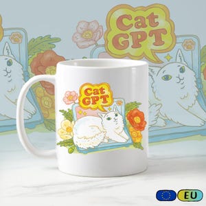 Pode incluir: Caneca de cerâmica branca com uma ilustração de gato de desenho animado e o texto "Cat GPT". O design inclui flores e estrelas. A caneca tem uma alça curva. O fundo mostra um padrão semelhante.