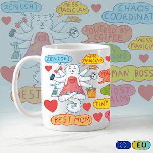 Può includere: Tazza in ceramica bianca con un design a forma di gatto dei cartoni animati. Il gatto ha più braccia e indossa un grembiule. I fumetti dicono "Best Mom" e "Powered by Coffee". La tazza presenta anche cuori rossi e altre grafiche. Un design divertente e stravagante.