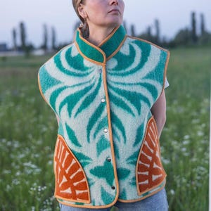 Wool Vest Size M L,Upcycled from Green Floral Blanket,Women&#39;s Handmade Warm Sleeveless Jacket,vintage wool vest,upcycled clothing for women.
