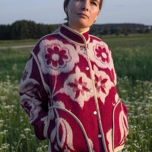 Ullfiltjacka storlek M, vintage boho grön geometrisk folkrock handgjorda uppåtvunna ekoullytterkläder, ukrainsk ull, present till henne.
