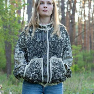 Upgecycelte Vintage-Deckenjacke, Oversize-Steppbombermantel, umweltfreundliche Statement-Oberbekleidung, Größe M-L