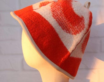 Handmade Wool Sauna Hat – Red & White Abstract Design | Traditional Banya | Sauna Headwear