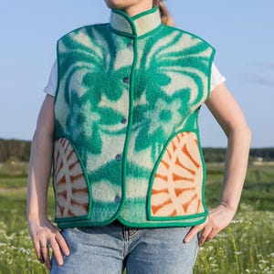 Upcycled Green Wool Blanket Vest,Vintage Ukrainian Sleeveless Jacket,Snap-Front,Size M-L,clothing for women,handwarmer vest,gift for her.