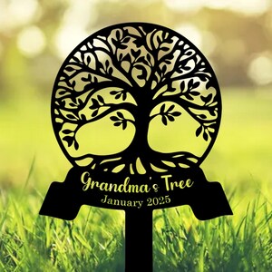 Personalized Tree of Life Garden Stake – Custom Metal Yard Sign – Outdoor Decorative Tree Plaque – Unique Garden Gift
