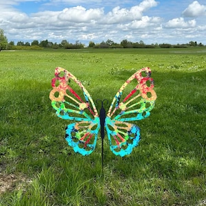Sculpted Metal Butterfly Garden Stake Outdoor Yard Art Birthday Gift for Mom Wife Patio Flowerbed Decoration