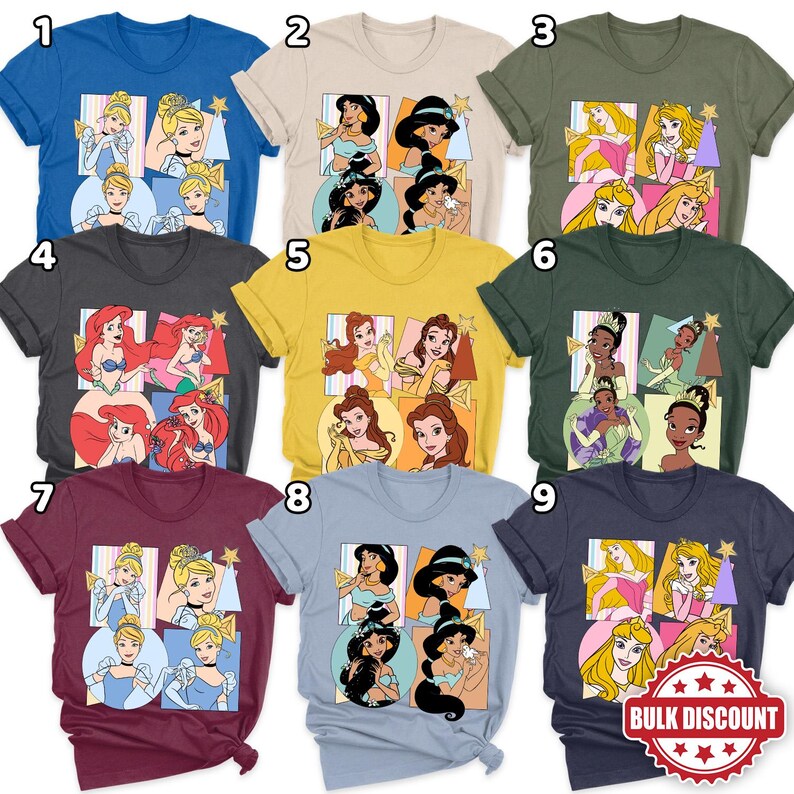 Op de afbeelding: Een verzameling van negen t-shirts in verschillende kleuren, elk met een Disney-prinsessenontwerp. De shirts tonen verschillende prinsessen in een kleurrijke cartoonstijl, ideaal voor Disney-fans.