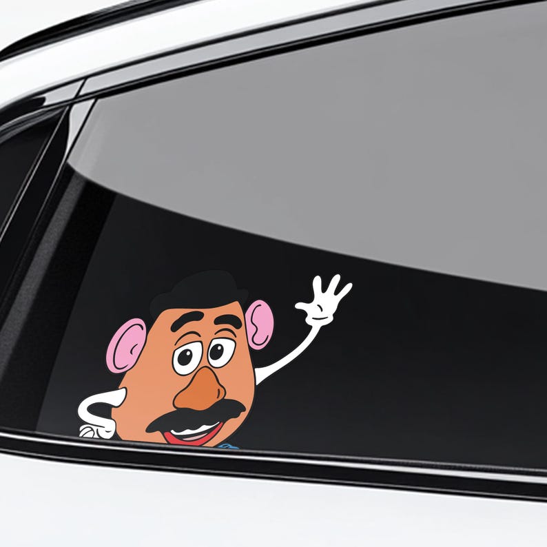 Peut inclure: Autocollant de dessin anim&eacute; repr&eacute;sentant un personnage avec un visage brun, des cheveux noirs, une grande moustache et des oreilles roses. Le personnage fait signe de la main avec une main blanche. L'autocollant est con&ccedil;u pour &ecirc;tre plac&eacute; sur une vitre de voiture.