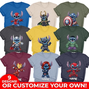 Puede incluir: Una colecci&oacute;n de nueve camisetas gr&aacute;ficas con el personaje Stitch con varios disfraces de superh&eacute;roes. Las camisetas son de diferentes colores, incluyendo azul, gris, amarillo y granate. El texto "9 DESIGNS! OR CUSTOMIZE YOUR OWN!" se muestra en la parte inferior.