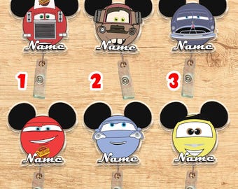 Porta credencial retráctil de Cars de Disney, Rayo McQueen, Mater, Sally Carrera, Doc Hudson, Springs Rust-eze Cars Driver JCR221