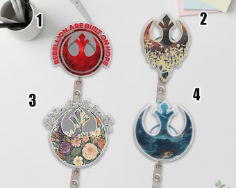 Insignia floral rebelde de Disney Star Wars, identificación "Las rebeliones se construyen sobre la esperanza", insignia del Día de Star Wars, regalo para fans de Galaxy Edge NHOR08