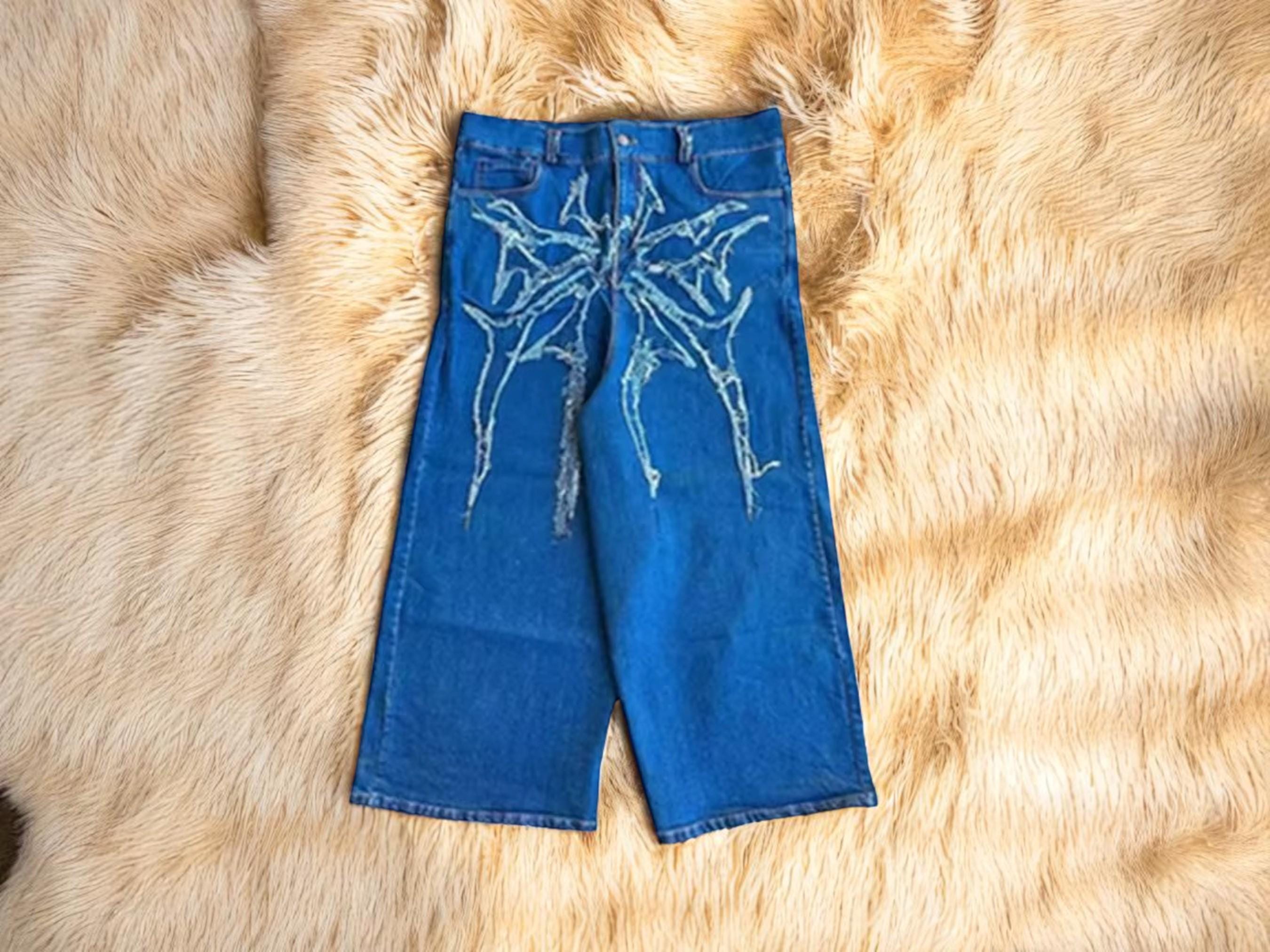 スパイダー刺繍入りバギージーンズ：Y2Kゴシックワイドレッグデニム 