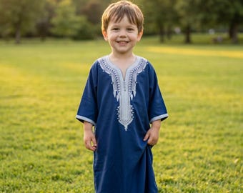 Elegant Moroccan boys gandoura, traditional kids outfit with timeless style.