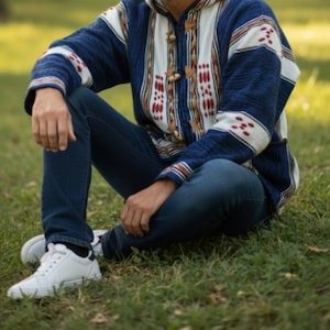 Djellaba de lã marroquina, elegância e aconchego para o inverno.