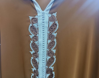 Handmade Moroccan djellaba, elegant caramel with beige Knot and delicate embroidery.