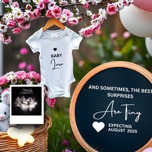 Tutina per annuncio di nascita, design digitale, annuncio di gravidanza personalizzabile, biglietto digitale per l'attesa del bambino, annuncio personalizzato del bambino