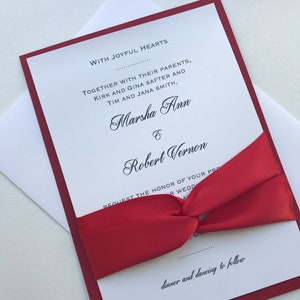Rode Elegante Huwelijksuitnodiging, Rood-Witte Uitnodiging, Aangepaste uitnodigingen, Huwelijksuitnodigingen
