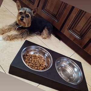 Personalized Raised Dog Bowl Stand – Double Wooden Feeder with Stainless Steel Bowls – Pet Feeding Station for Dogs or Cats