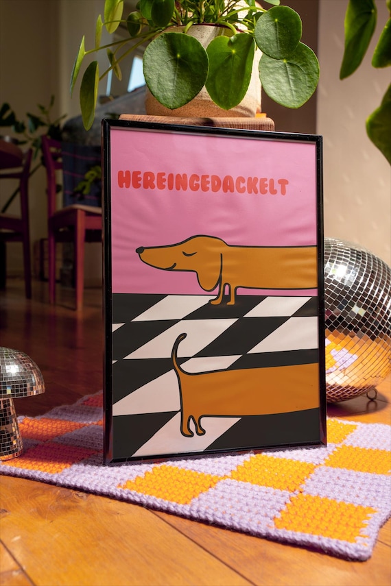 Dackel Poster „Hereingedackelt“ – Lustiges Wandbild in A4/A3/A2 – Vintage Deko mit Rahmen oder ohne – Hundemotiv für Flur & Eingang