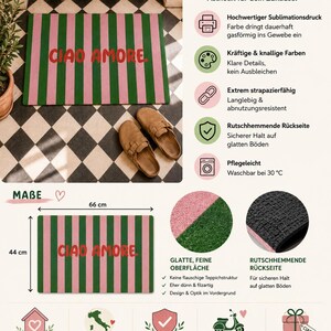 Op de afbeelding: Een rechthoekige deurmat met roze en groene verticale strepen en de woorden "CIAO AMORE" in het rood. De mat is 66 cm lang en 44 cm breed. De mat is ontworpen voor binnen en buiten.