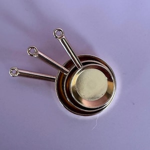 Juego de sartenes de metal en miniatura / Utensilios de cocina para casa de muñecas a escala 1:12