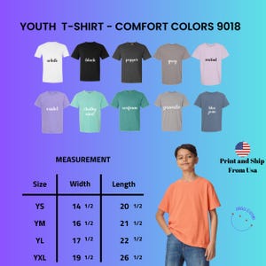 K&ouml;nnte beinhalten: Pr&auml;sentation von Jugend-T-Shirts in verschiedenen Farben, darunter Wei&szlig;, Schwarz und Blue Jean. Das Bild enth&auml;lt eine Gr&ouml;&szlig;entabelle mit Ma&szlig;en in Zoll und den Text "Print and Ship From USA."