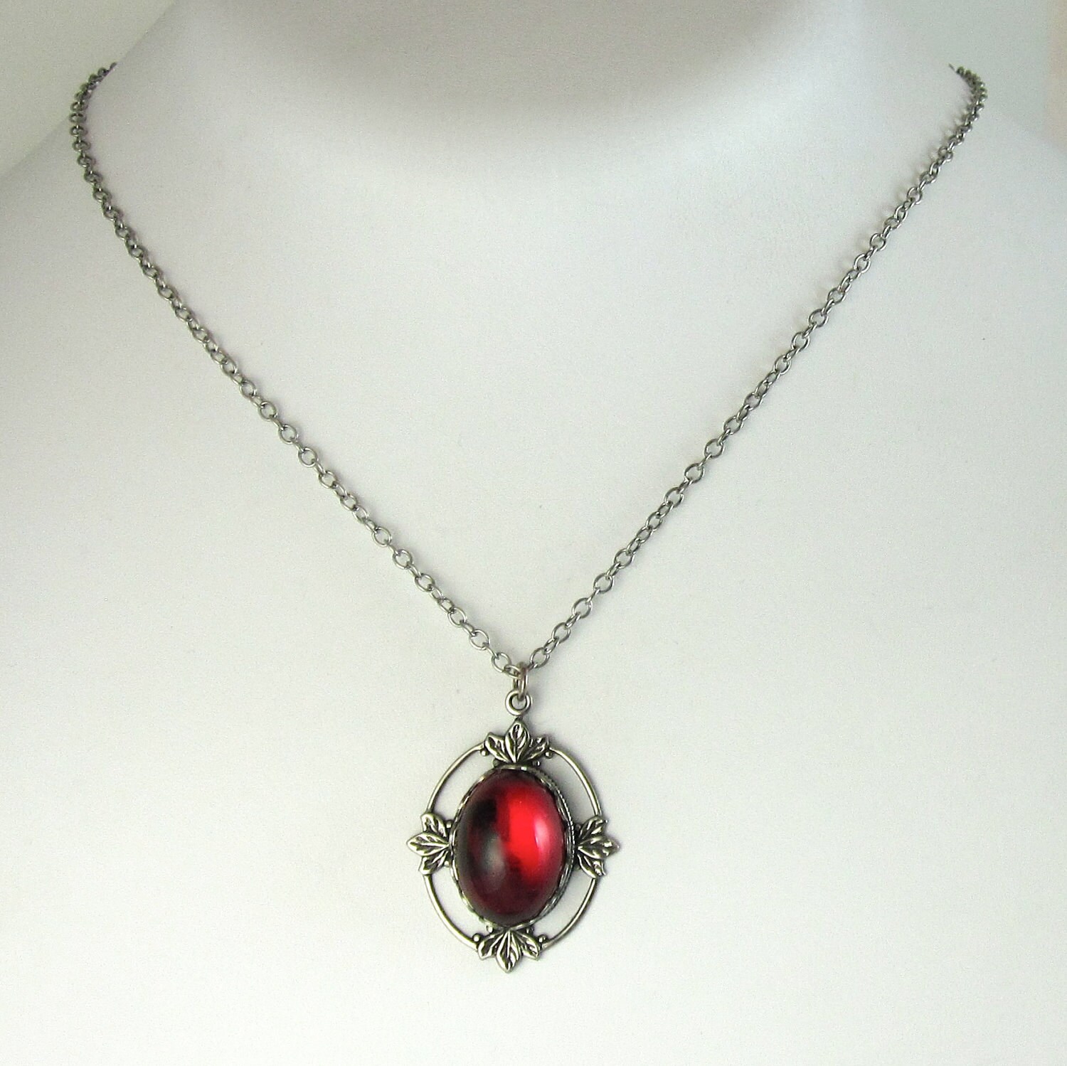 Red Vintage Pendant Necklace Silver Vintage Filagree Pendant - Etsy