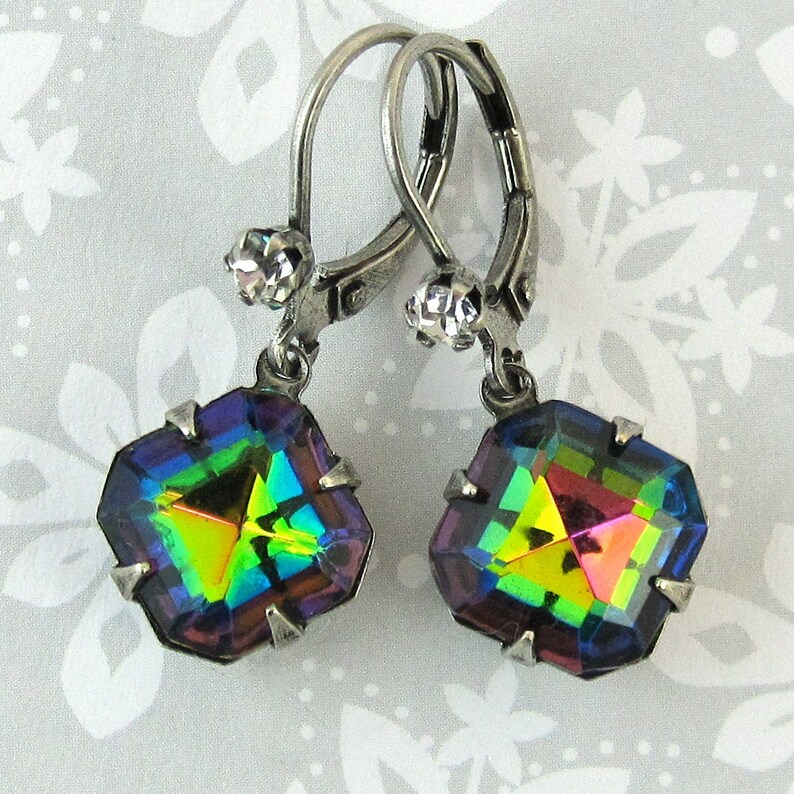Retro Green Drop Earrings main image 0