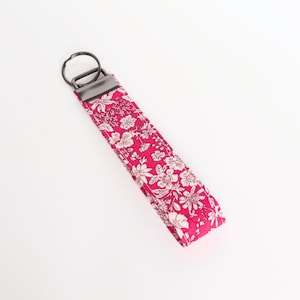 Rosa Schlüsselanhänger mit Schlüsselring - Geschenk für Lehrer, Schwester, Mama