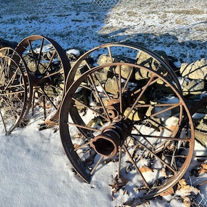 8 Old Metal Wagon & Buggy Metal Wheels,  Rustic Primitive Antique Salvaged Relic, Collectable Farmhouse Restoration, Yard Art Decor - Craft