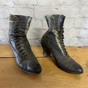 100yr Ladies Button Shoes - Rustic Primitive Antique Relic - Country Collectable Farmhouse - Woman&#39;s Garment Footwear Vintage Clothing