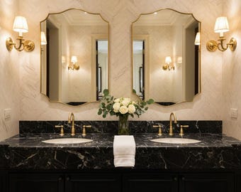 Geschulpte wandspiegel – handgemaakte messing badkamerspiegel, spiegel met gebogen randen