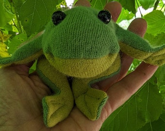 toy waldorf frog, stuffed frog, plush frog, kid's stuffed toy, waldorf toy,