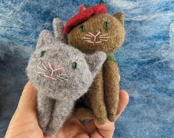 Chat jouet, jouet écologique, peluche, chat de gouttière, chat impertinent,