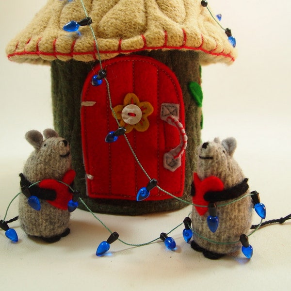 Mouse house with two mice, stuffed animal, stuffed toy, waldorf toy, mouse cottage, mini mouse home, mouse toy, waldorf mice