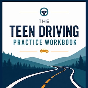 Könnte beinhalten: Ein quadratischer Buchumschlag mit dem Titel The Teen Driving Practice Workbook in dunkelblauem Text. Das Design zeigt ein Lenkradsymbol oben, ein kleines orangefarbenes Autosymbol in der Mitte und eine kurvige Straße durch eine Waldlandschaft unten.